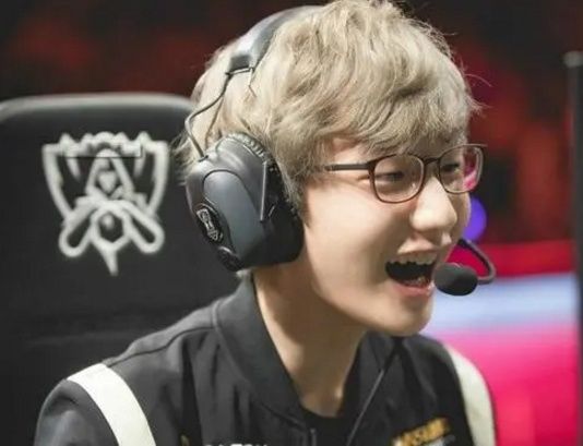 同样具有威 同样具有威