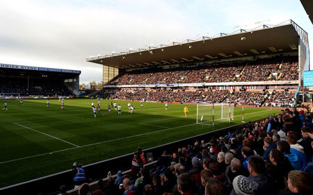 通过社交媒 通过社交媒